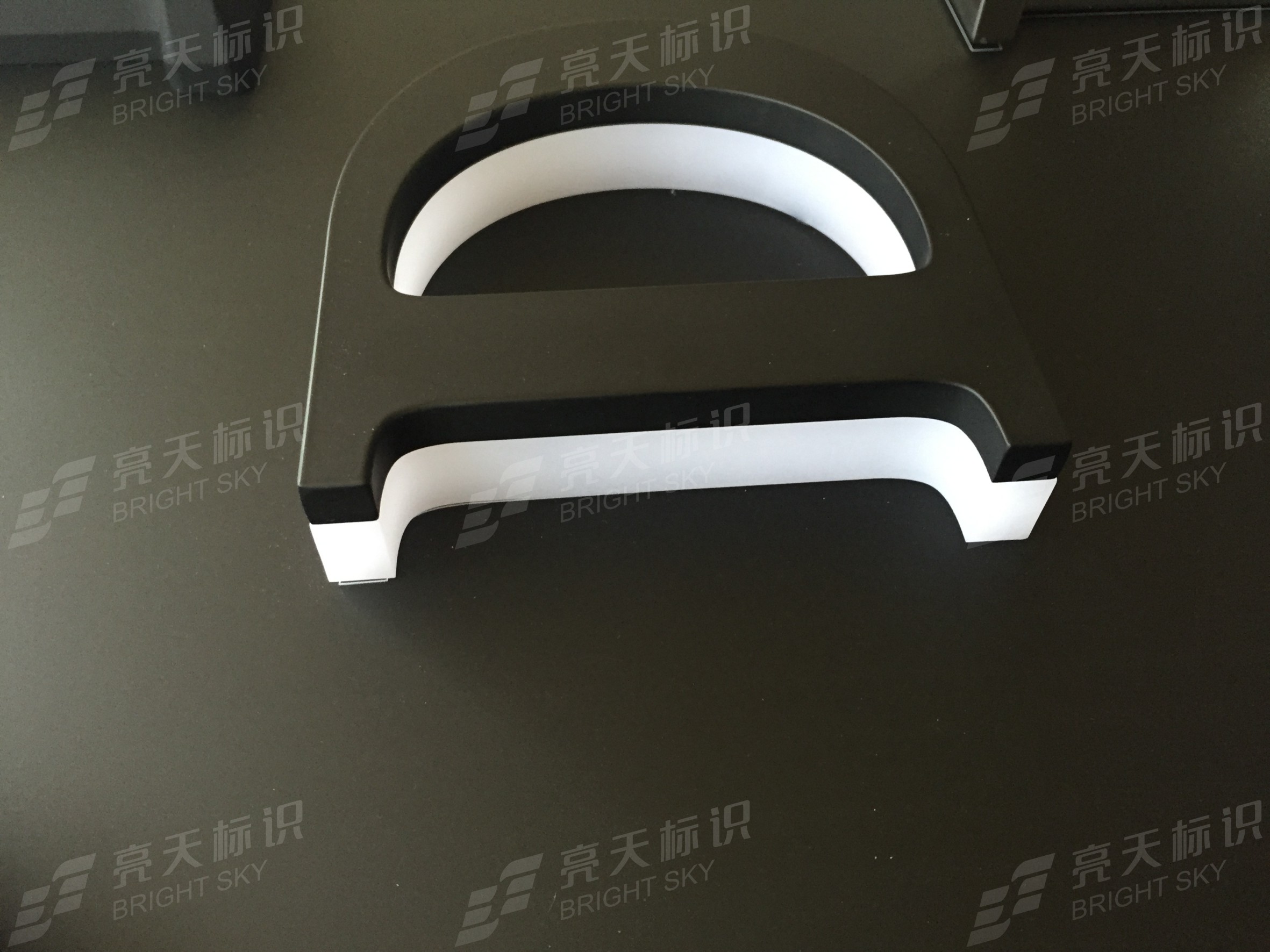 背發光迷你字1