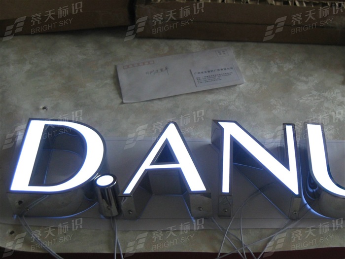 精品鏡面不銹鋼鍍黃鈦燈箱字