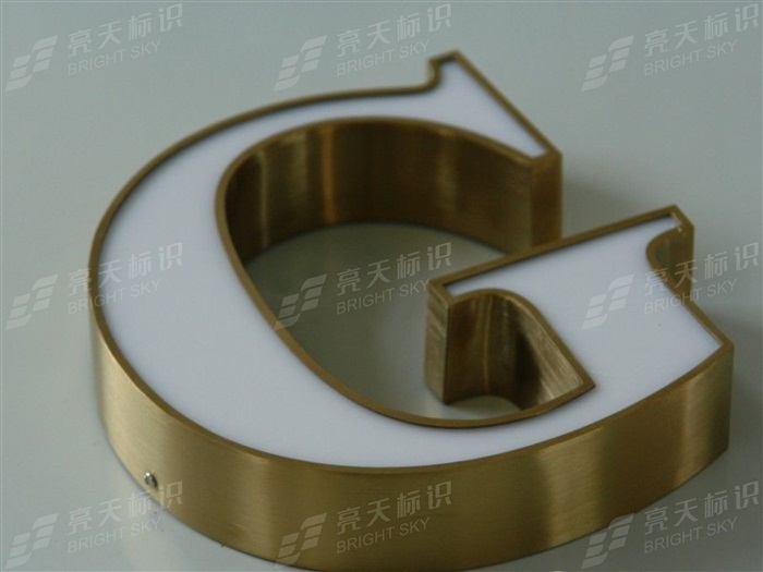 拉絲不銹鋼鍍黃鈦燈箱字