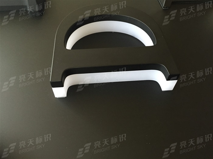 背發光迷你字1